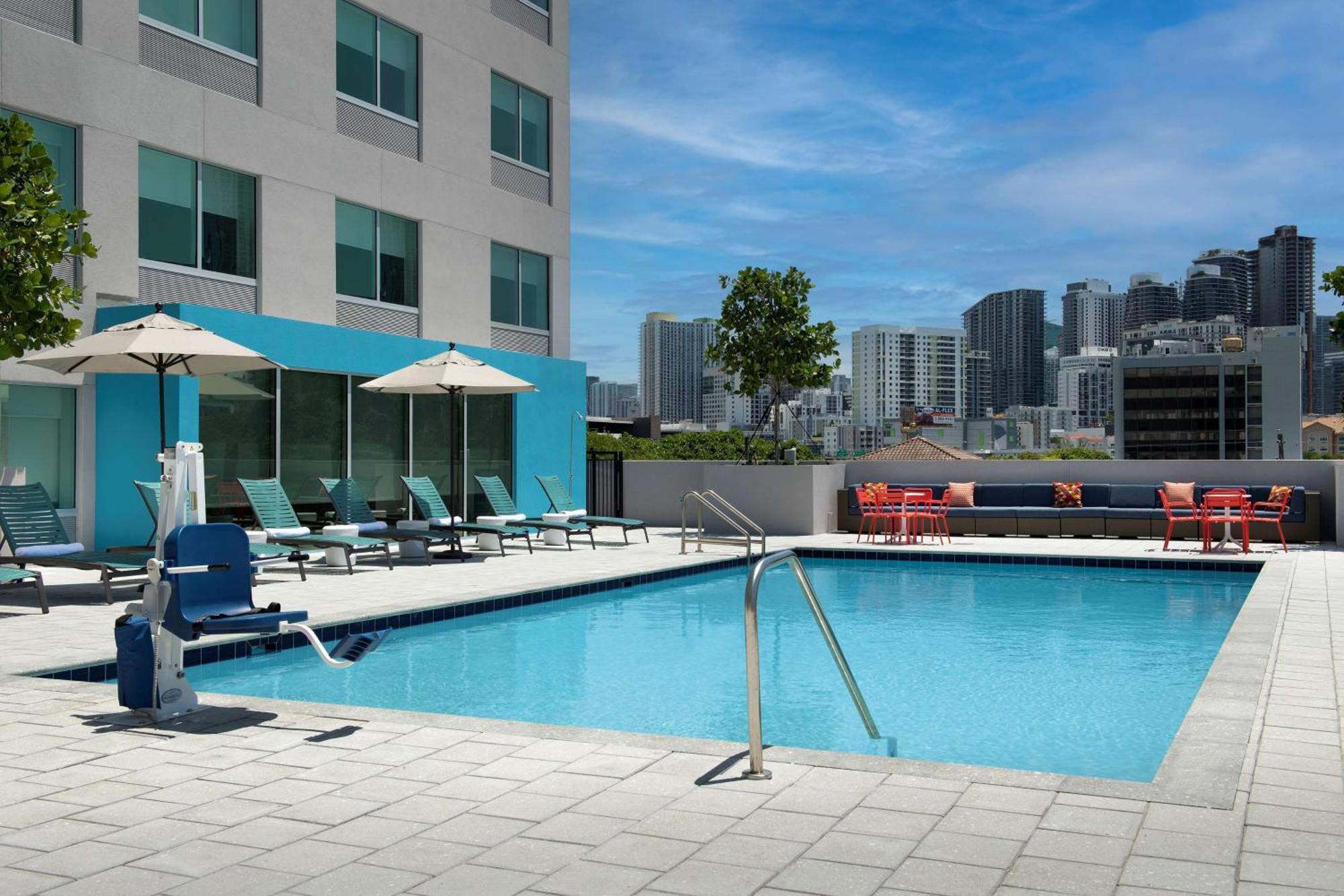 ホテル Tru By Hilton Miami West Brickell エクステリア 写真
