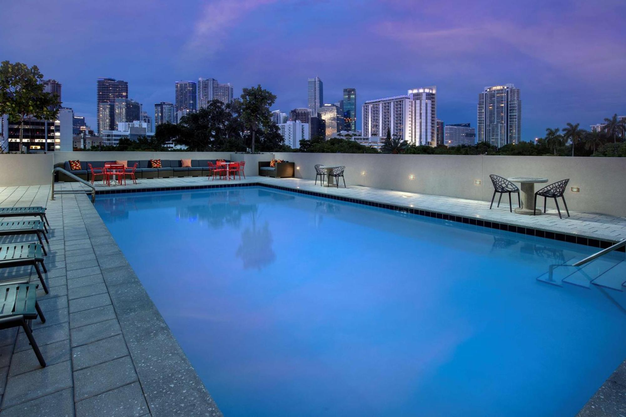 ホテル Tru By Hilton Miami West Brickell エクステリア 写真